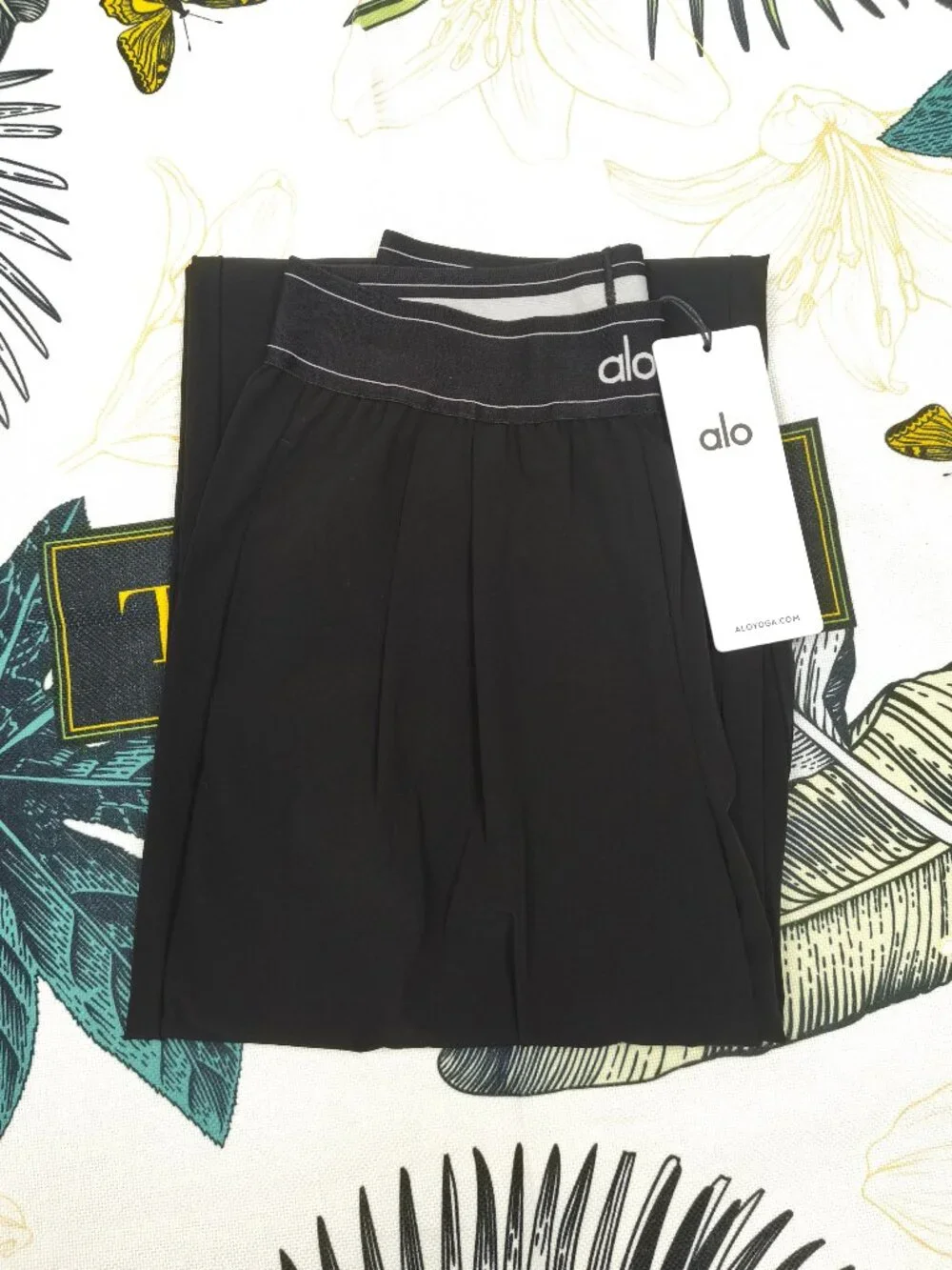 Medium Alo Yoga Black Relaxed Fit Pants-Minimal Effort, Maximum Style Regular🎊 - Picture 2 of 7